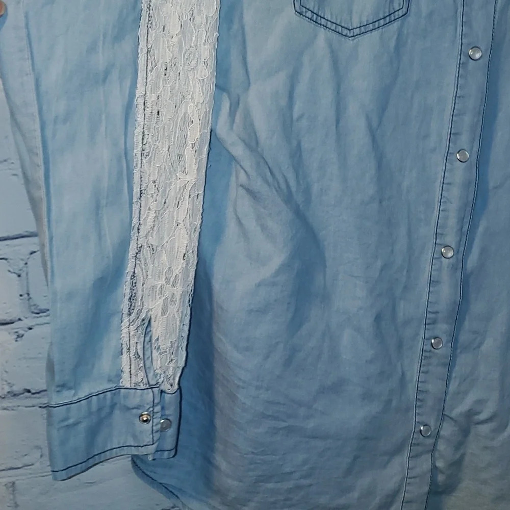 Crazy Train Lace and Denim Pearl Snap Button Up XL - Picture 2 of 11